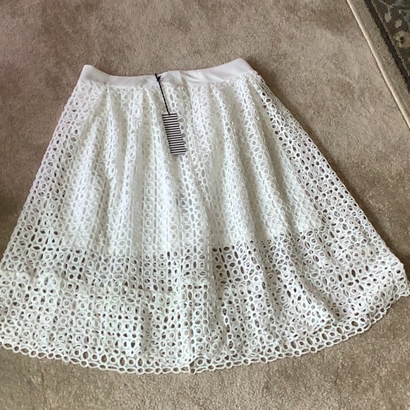 Haute MONDE skirt crocheted with mini skirt under size Med NWT zipper si… - Picture 2 of 9